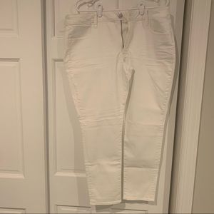 American Eagle White Stretch Jegging Size 18 short